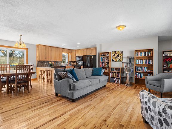 3rd image of 30825 Belair Dr