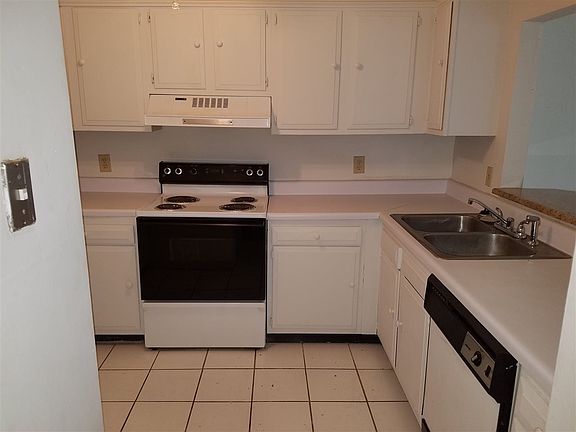 4th image of 1770 6th Crompton Sq Unit 29