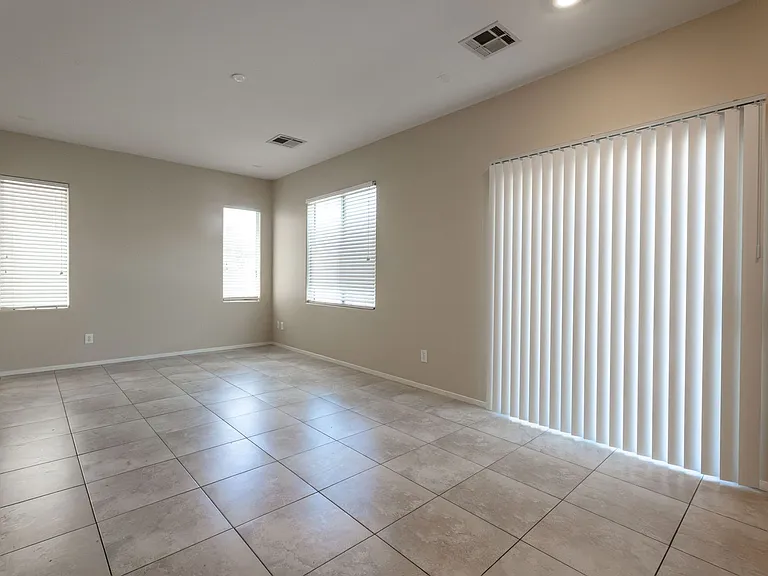 944 Saffex Rose Ave — Photo 10