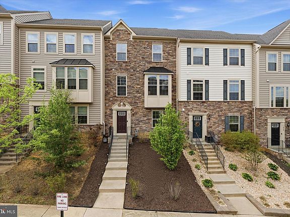 3rd image of 211 Freesia Ln