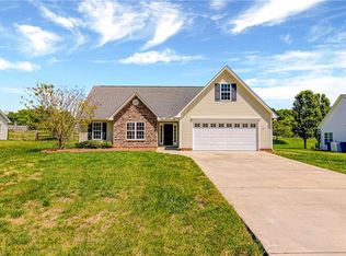 241 Summit Dr, Mocksville, NC 27028