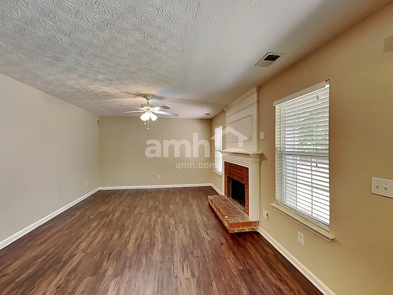 1626 Sparrow Wood Ln SW — Photo 6