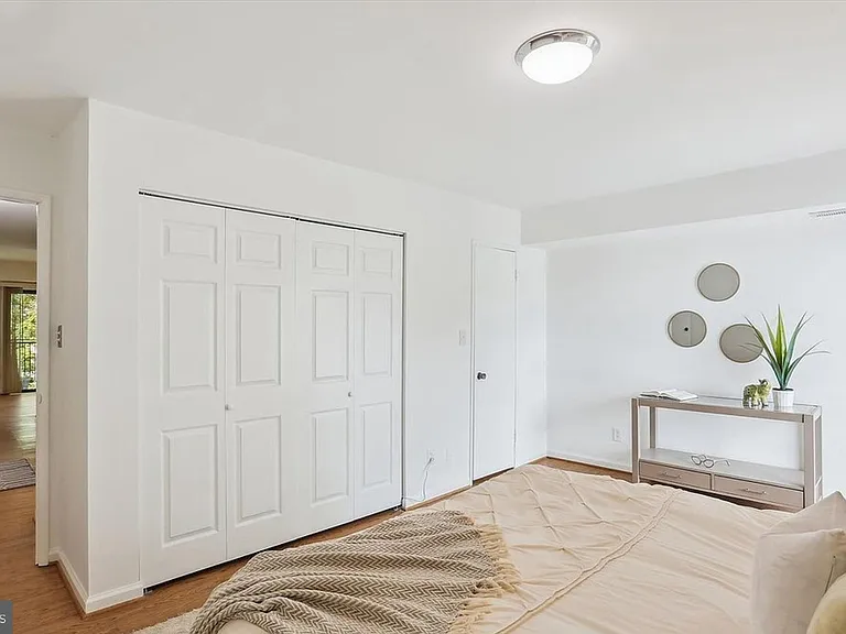 10 Monroe St #302 — Photo 19