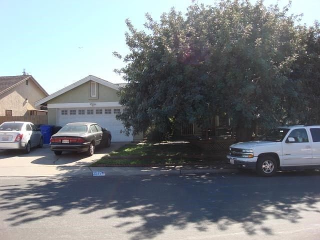 1st image of 3577 Clavelita St