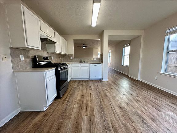 3rd image of 20515 Hillsdale Park Dr