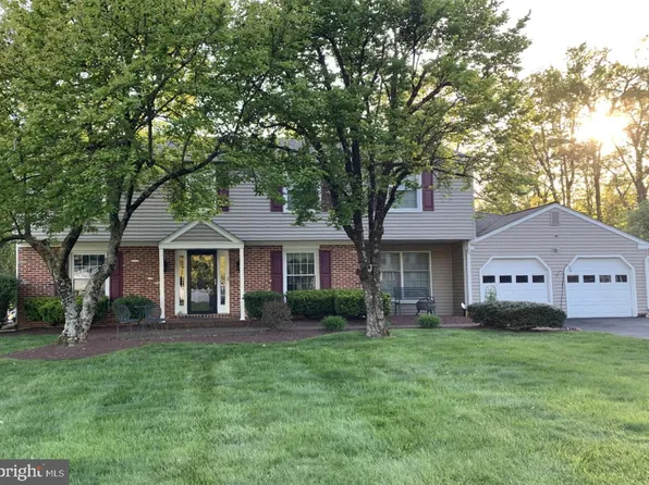 12 Pinewood Dr, Downingtown, PA 19335