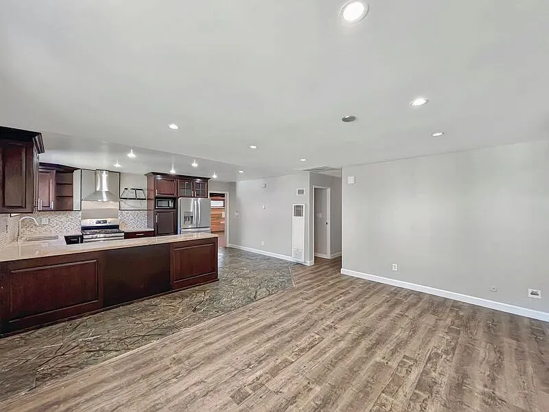 4 bed, 2.0 bath, 1548 sqft, $4,800 — Photo 2