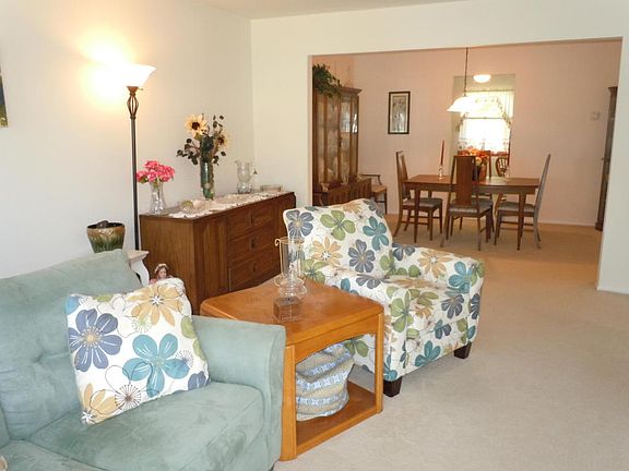 5th image of 74 Breeze Ct #101