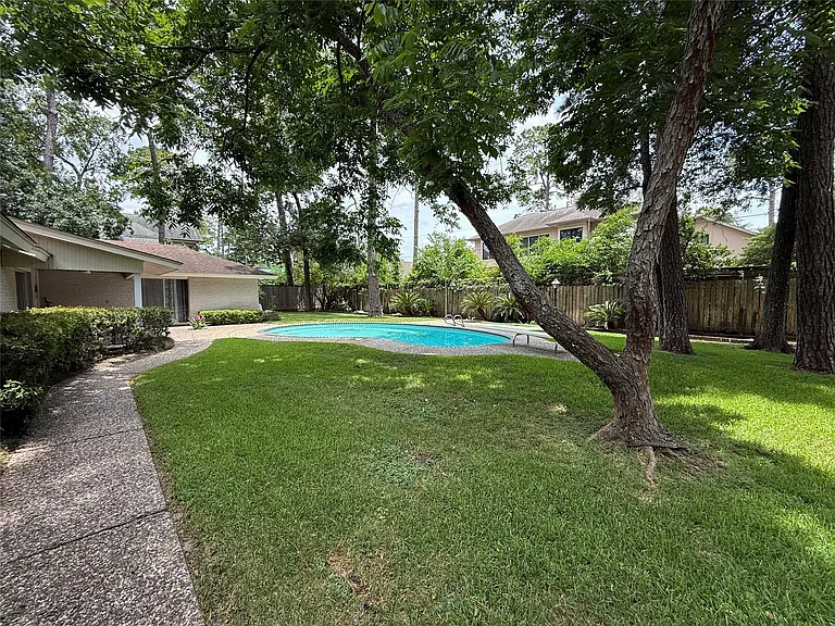 11915 Steppingstone Ln — Photo 9