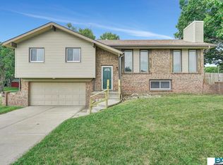 5701 Briar Rosa Dr, Lincoln, NE 68516