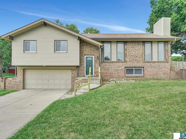 5701 Briar Rosa Dr, Lincoln, NE 68516