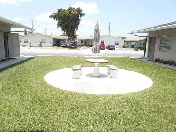 4th image of 220 NE 40th St #1
