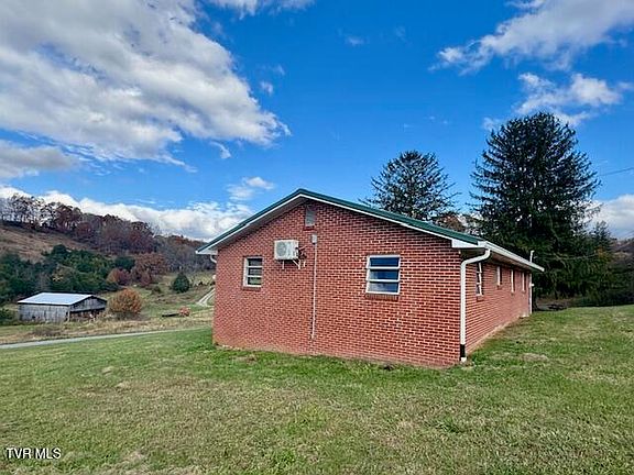 4th image of 526 Blue Hollow Rd