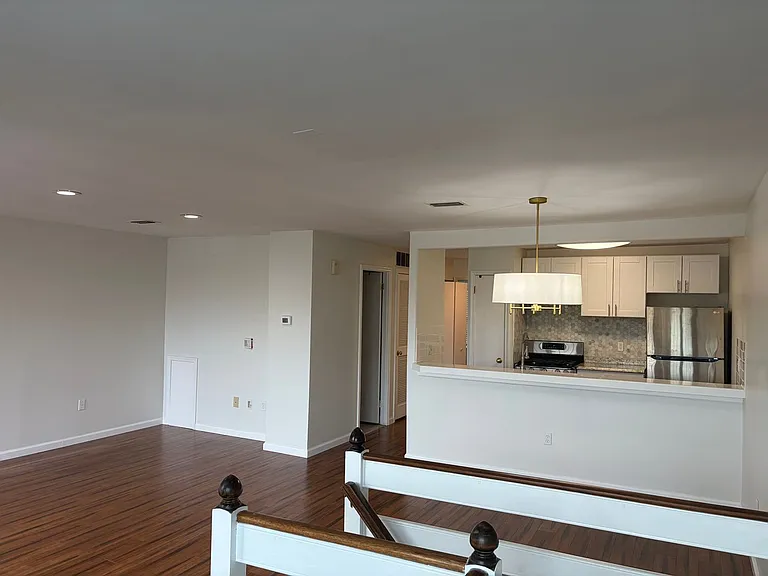 421 Wendover Dr #126B — Photo 7