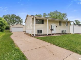 3431 Wakonda Dr, Bettendorf, IA 52722