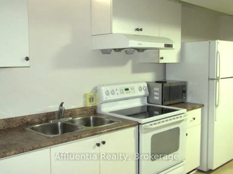 132 Oakborough Dr — Photo 4