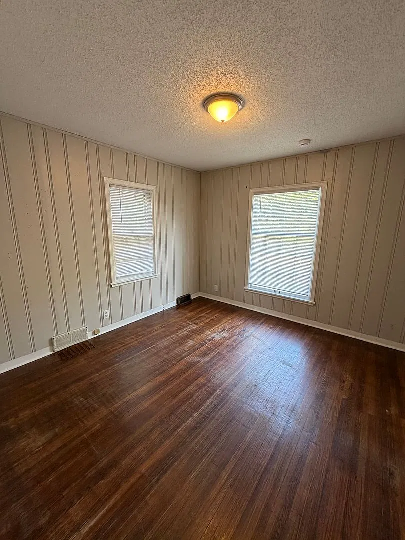 Spacious 3-Bedroom Home with Garage + Large Yard | 1 Month FREE — Photo 3