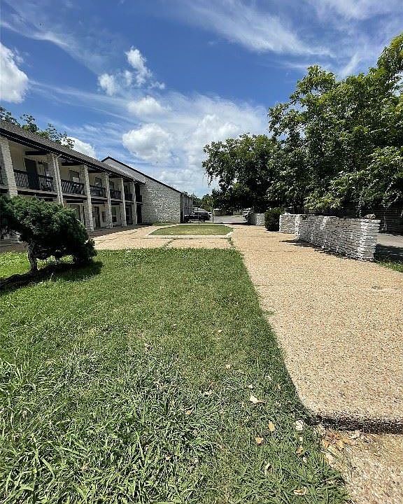 2nd image of 1614 Wheless Ln #103
