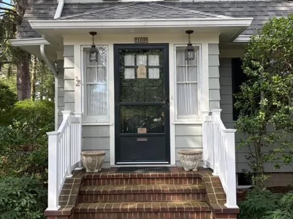 169 Pulaski Rd, Kings Park, NY 11754