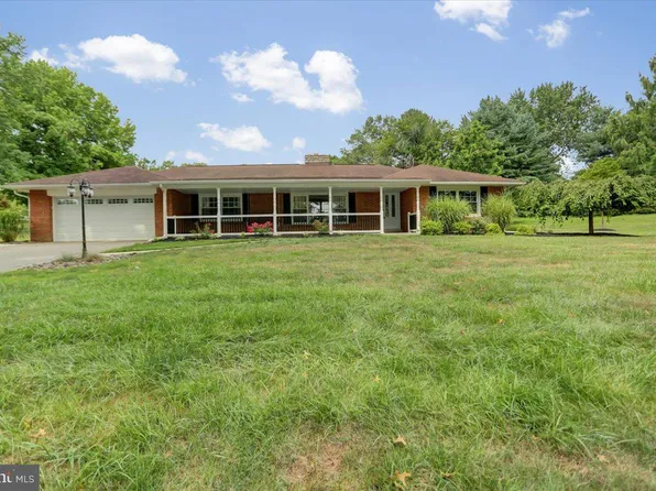 460 Saint Johns Dr, Camp Hill, PA 17011