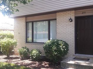 214 E Woodlawn Rd, New Lenox, IL 60451