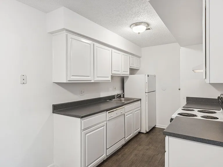 Kimberly Club Apartments — Photo 15