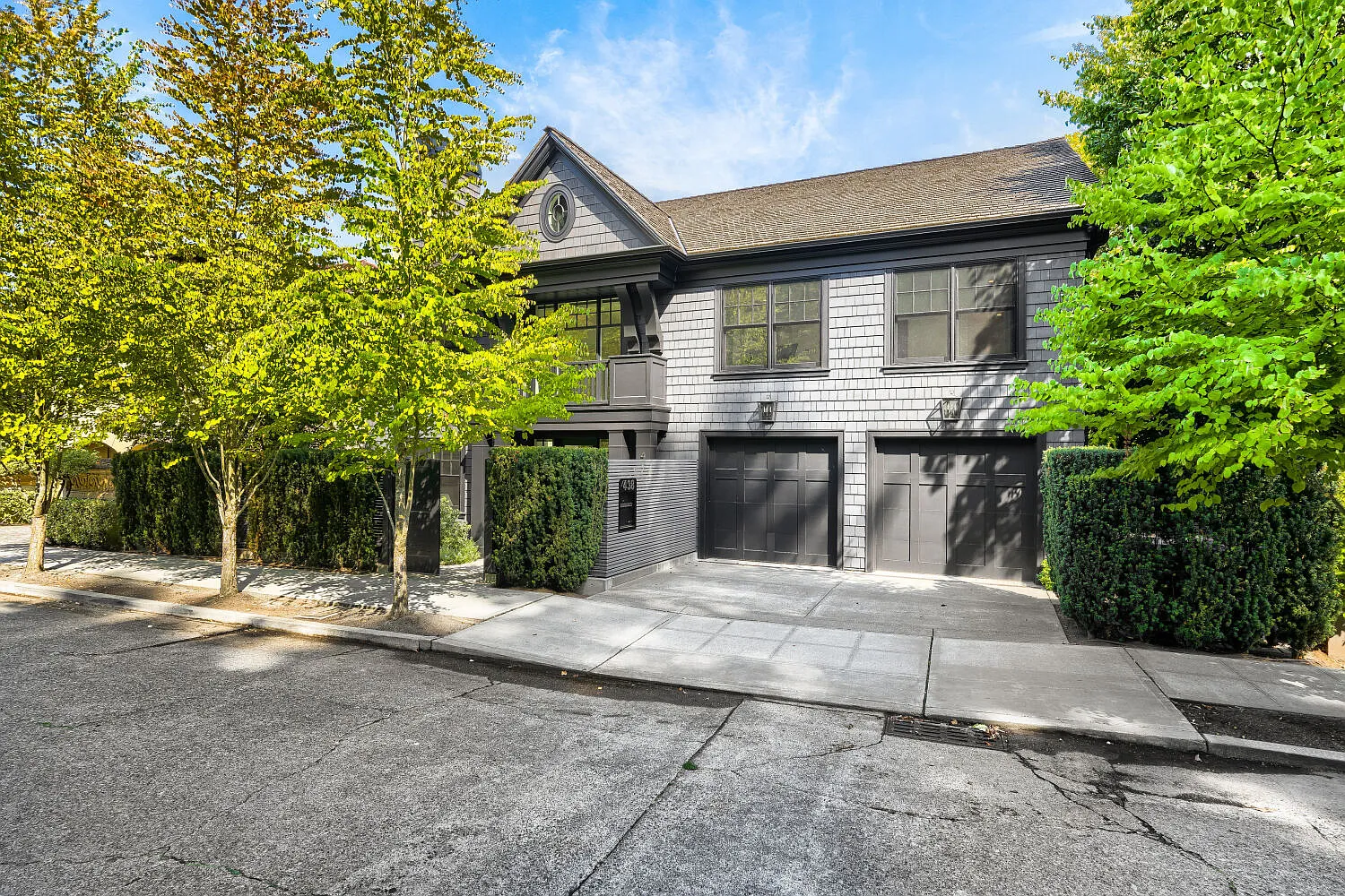 4 bed, 4.5 bath, 6114 sqft, $20,000 — Photo 2