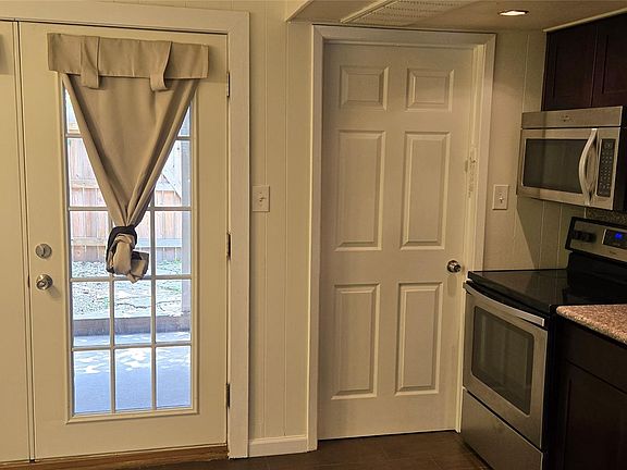 5th image of 8811 Dawnridge Cir Unit 102