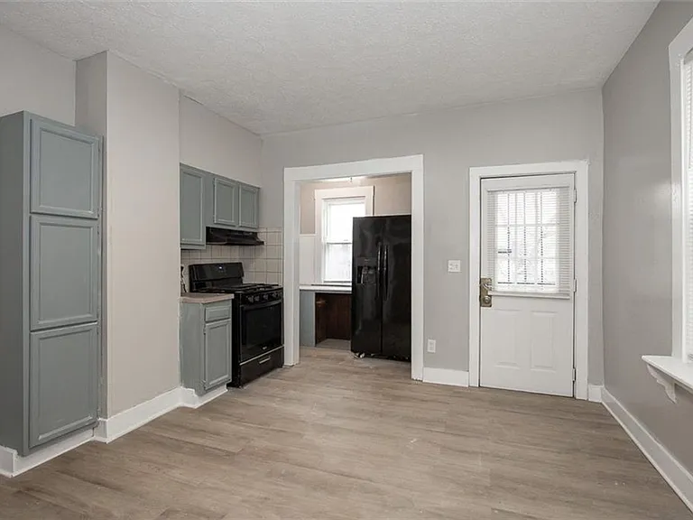 5614 Drake Ave — Photo 5