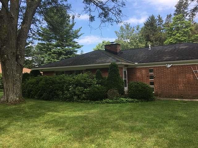 2nd image of 2 Woodcrest Dr