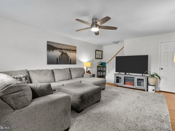 3116 Harbour Dr, Palmyra, NJ 08065