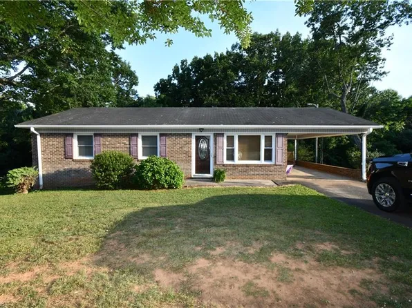 219 Atkins Ln, Mount Airy, NC 27030