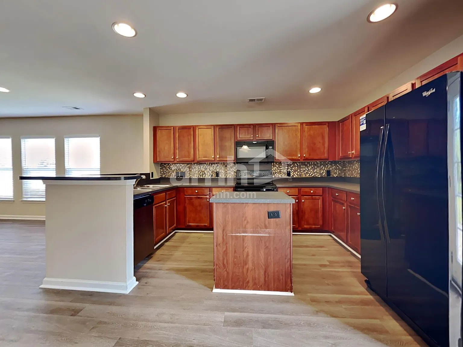 4 bed, 3.0 bath, 2303 sqft, $2,635 — Photo 4