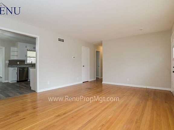 4th image of 10105 Cambridge Ave