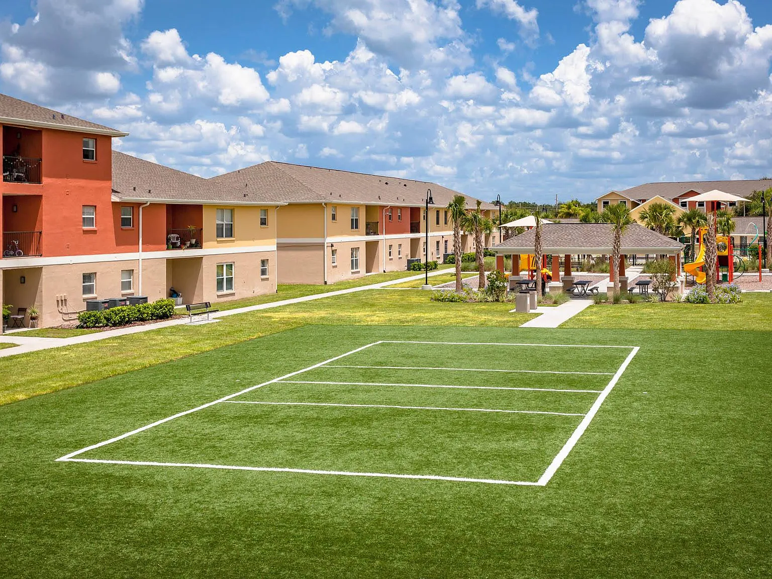 Regency Palms Apartments — Photo 3