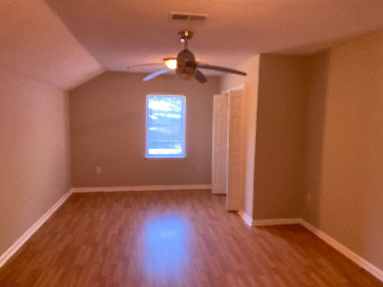 3 bed, 1893 sqft, $2,100 — Photo 4
