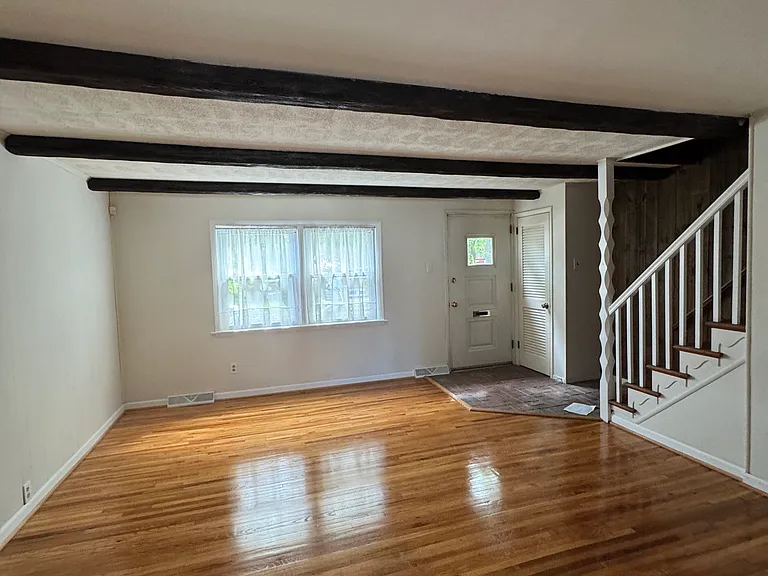 1936 Lakeview Rd — Photo 2