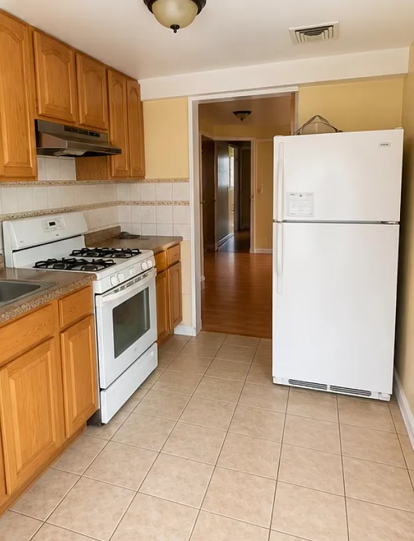 2 bed, $1,900 — Photo 2