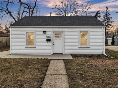 19454 Roscommon St, Harper Woods, MI, 48225