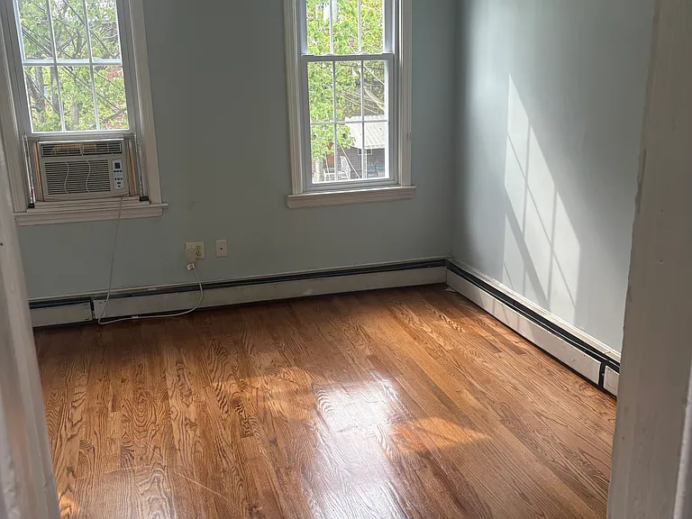 316 1/2 Webster Ave #2 — Photo 6