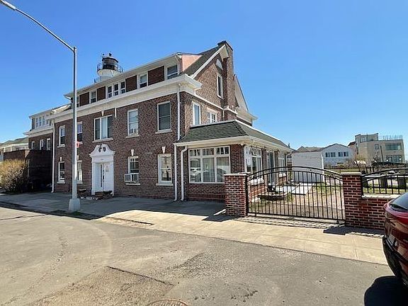 4th image of 4703 Beach 47 St