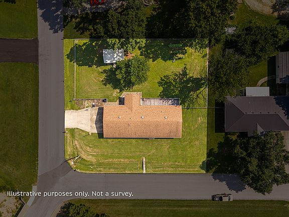 2nd image of 2102 Lambe Avenue