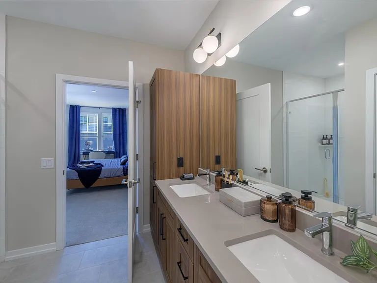 333 North Broad — Photo 14