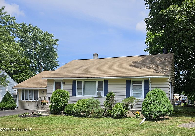 4th image of 12 Sanford Avenue