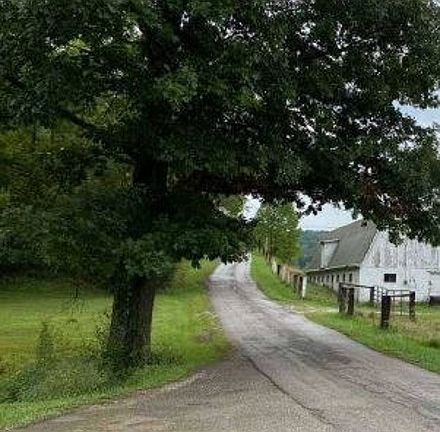 Exterior Neighborhood (street photo)