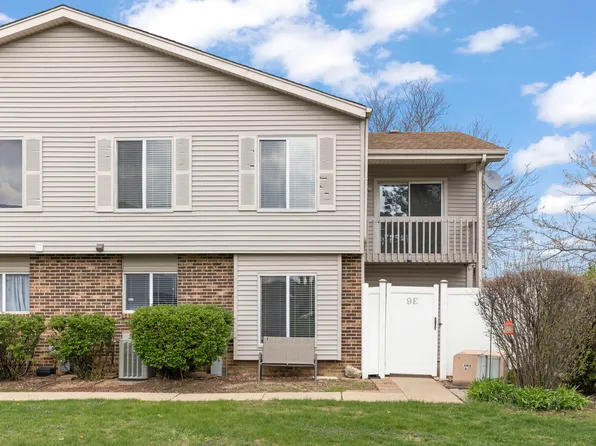 9 E Fernwood Dr, Bolingbrook, IL 60440