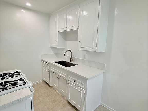 5th image of 1219 Barry Ave APT 1
