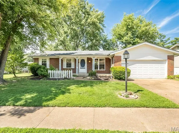 2503 Dimus Dr, Fenton, MO 63026