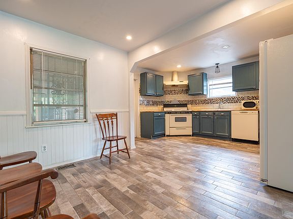 5th image of 317 Montclair Ave