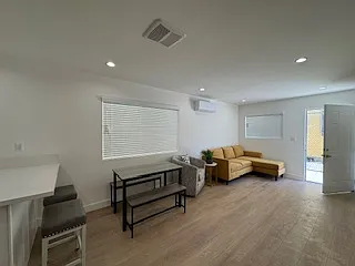 818 E 87th Pl — Photo 3